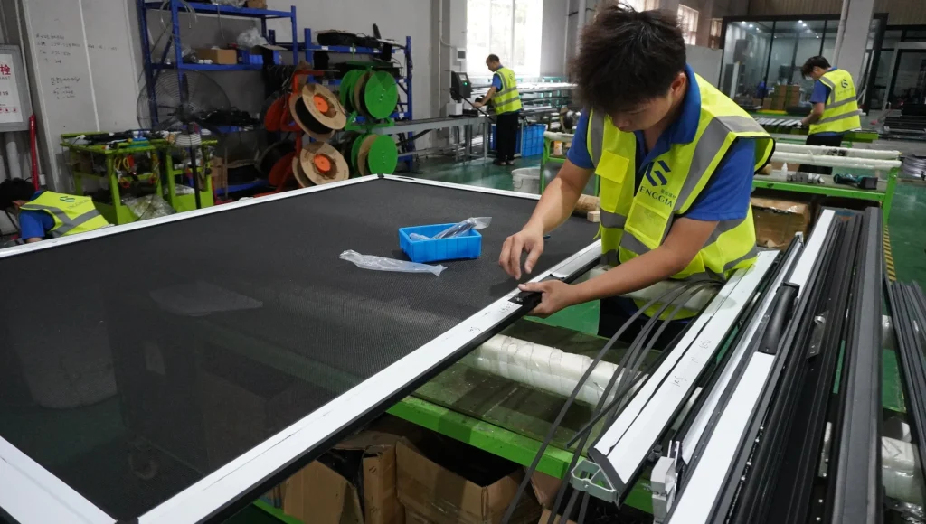 Screen assembly details